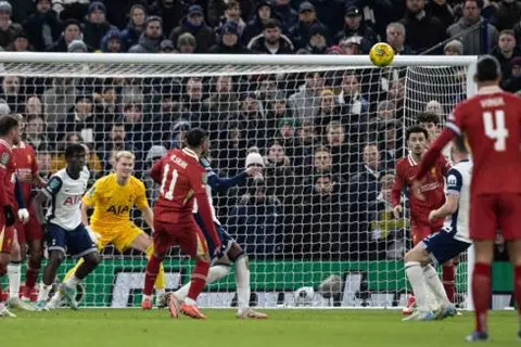 الأولى في غياب صلاح.. موعد مباراة توتنهام ضد ليفربول والقناة الناقلة